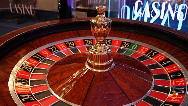 Final hand evaluation and payout